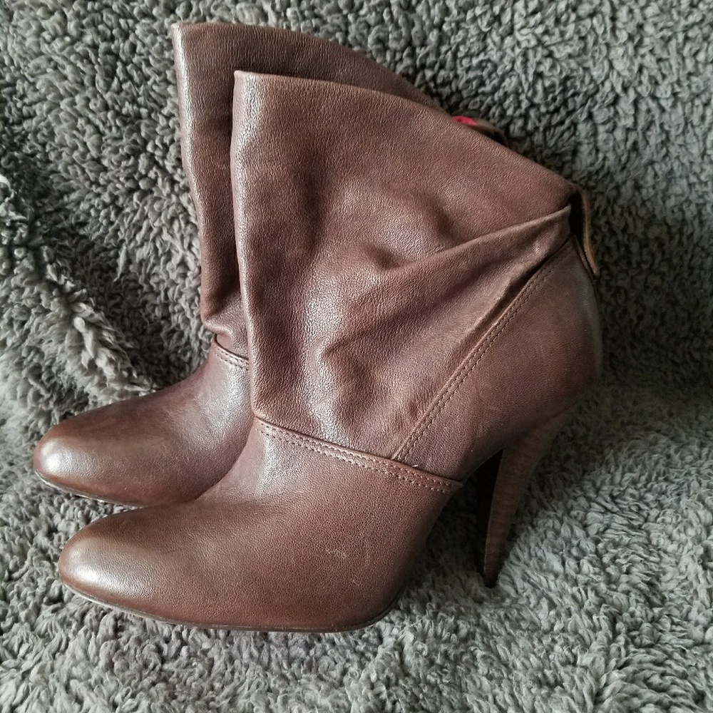 BCBG MAXAZRIA Chocolate Brown Slouch Booties 6